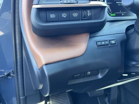 New 2025 Toyota Crown Signia image 23