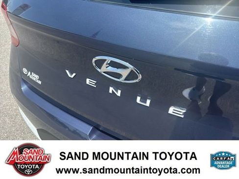 Used 2024 Hyundai Venue Limited FWD image 9