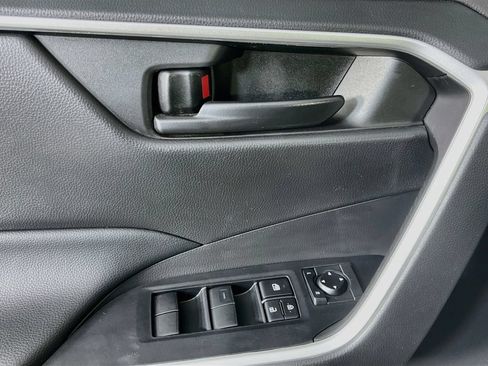 Used 2022 Toyota RAV4 LE FWD image 25