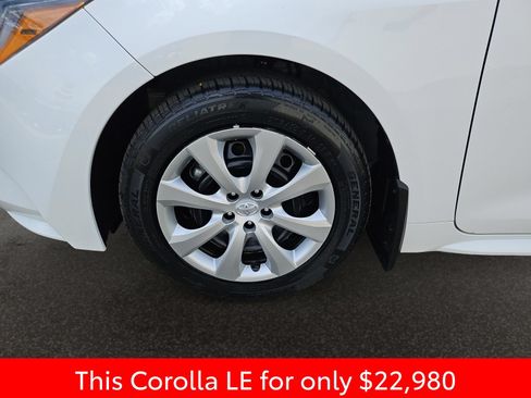 Used 2025 Toyota Corolla LE FWD image 40