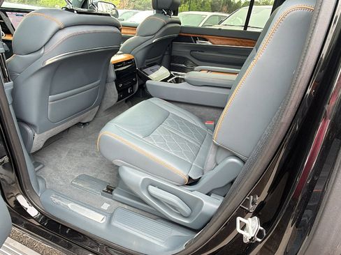 Used 2024 Jeep Grand Wagoneer Series III AWD/4WD image 24