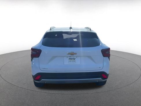 Used 2025 Chevrolet Trax LT image 12
