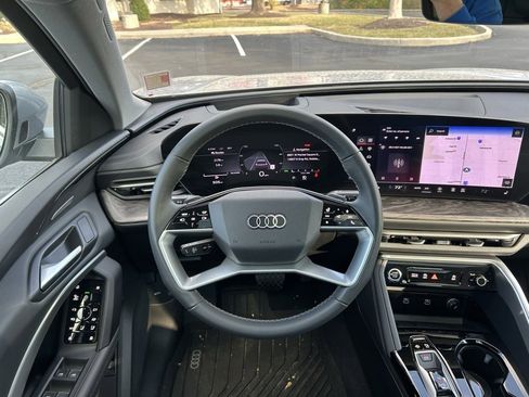 Used 2025 Audi Q5 Premium Plus w/ Premium Plus image 3