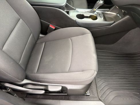 Used 2017 Chevrolet Malibu LT FWD image 18