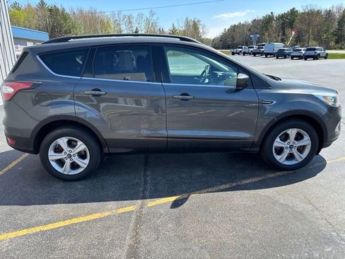 Used 2017 Ford Escape SE w/ Equipment Group 201A AWD/4WD image 4