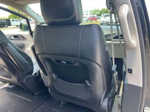 Certified 2023 Chrysler Pacifica Touring-L FWD image 37
