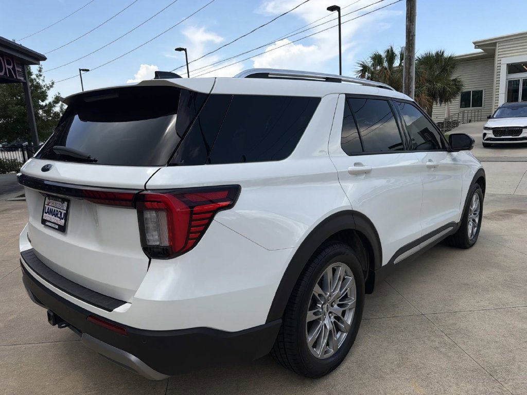 Certified 2025 Ford Explorer Platinum RWD image 9