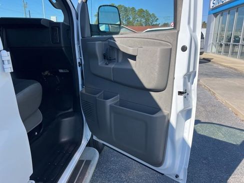 Used 2024 Chevrolet Express 2500 w/ Driver Convenience Package image 40