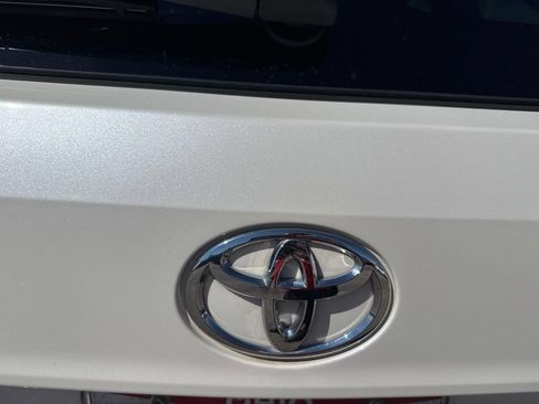 Used 2021 Toyota Highlander XLE AWD/4WD image 4