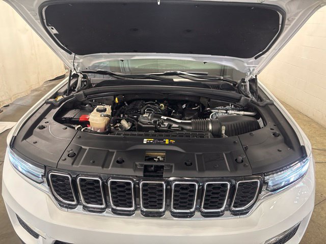 Used 2024 Jeep Grand Cherokee Limited w/ Trailer Tow Package AWD/4WD image 8