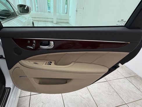 Used 2012 Hyundai Equus Signature RWD image 18