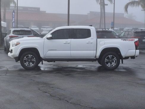 Used 2019 Toyota Tacoma TRD Sport image 9