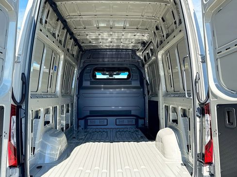 New 2025 Mercedes-Benz Sprinter 2500 image 21