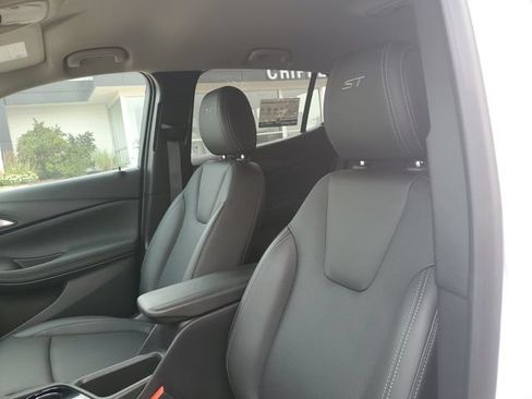 Used 2024 Buick Encore GX Sport Touring w/ Comfort Package AWD/4WD image 5