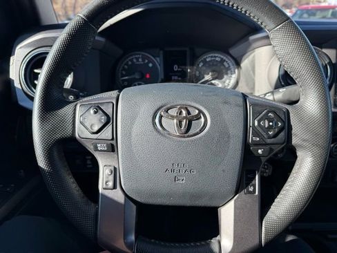 Used 2020 Toyota Tacoma TRD Off-Road w/ Technology Package image 17