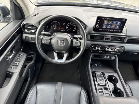 Used 2025 Honda Pilot EX-L image 18