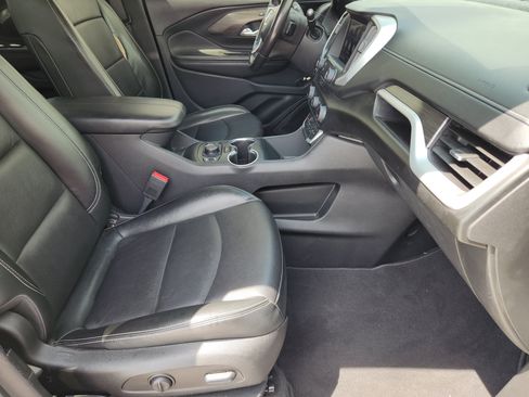 Used 2022 GMC Terrain SLT w/ Tech Package FWD image 16