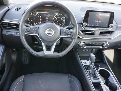 Used 2024 Nissan Altima 2.5 SV FWD image 14