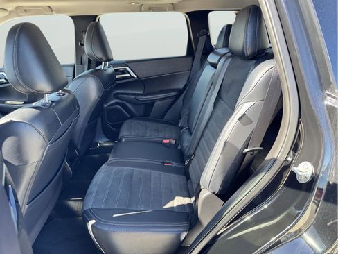 Used 2024 Mitsubishi Outlander SE image 15