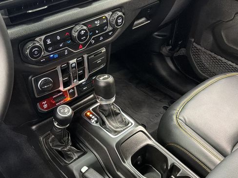 Used 2024 Jeep Wrangler Unlimited AWD/4WD image 36