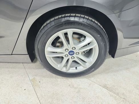 Used 2018 Ford Fusion SE image 40