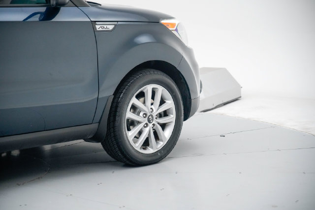 Used 2017 Kia Soul + FWD image 7