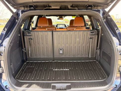 Used 2024 Toyota Highlander Platinum image 32