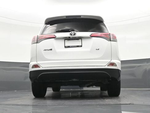 Used 2018 Toyota RAV4 LE FWD image 26