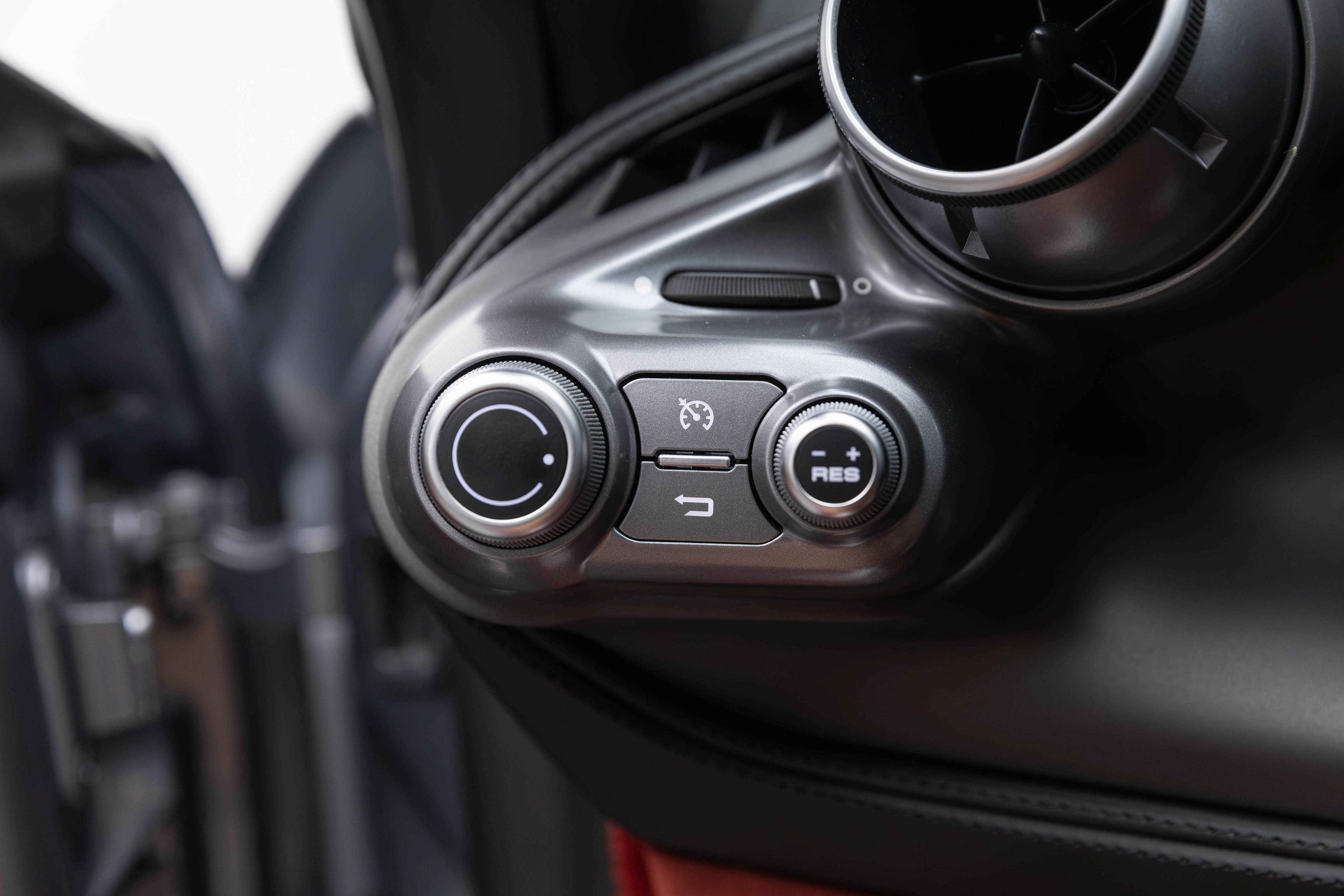 Used 2020 Ferrari F8 Tributo RWD image 28