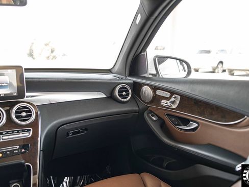 Used 2017 Mercedes-Benz GLC 300 4MATIC w/ Premium 2 Package image 20