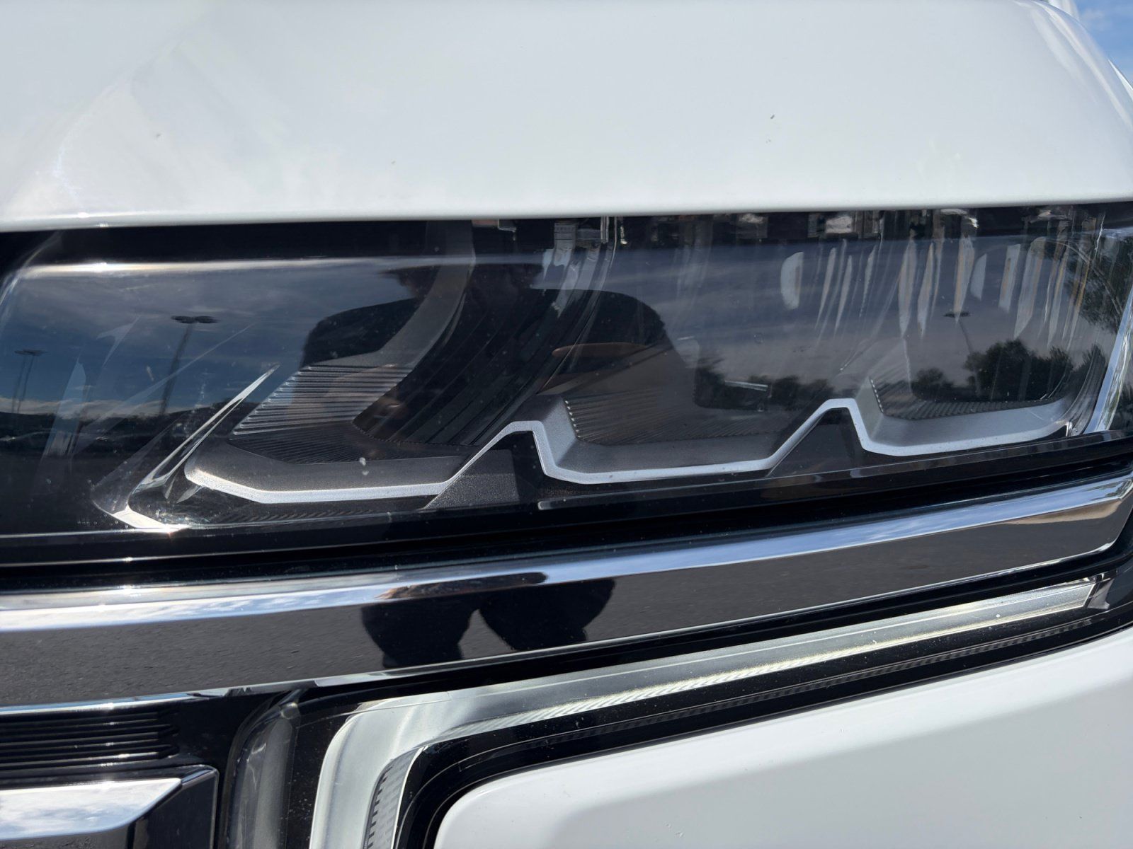 Used 2021 Chevrolet Suburban LT w/ Luxury Package AWD/4WD image 9