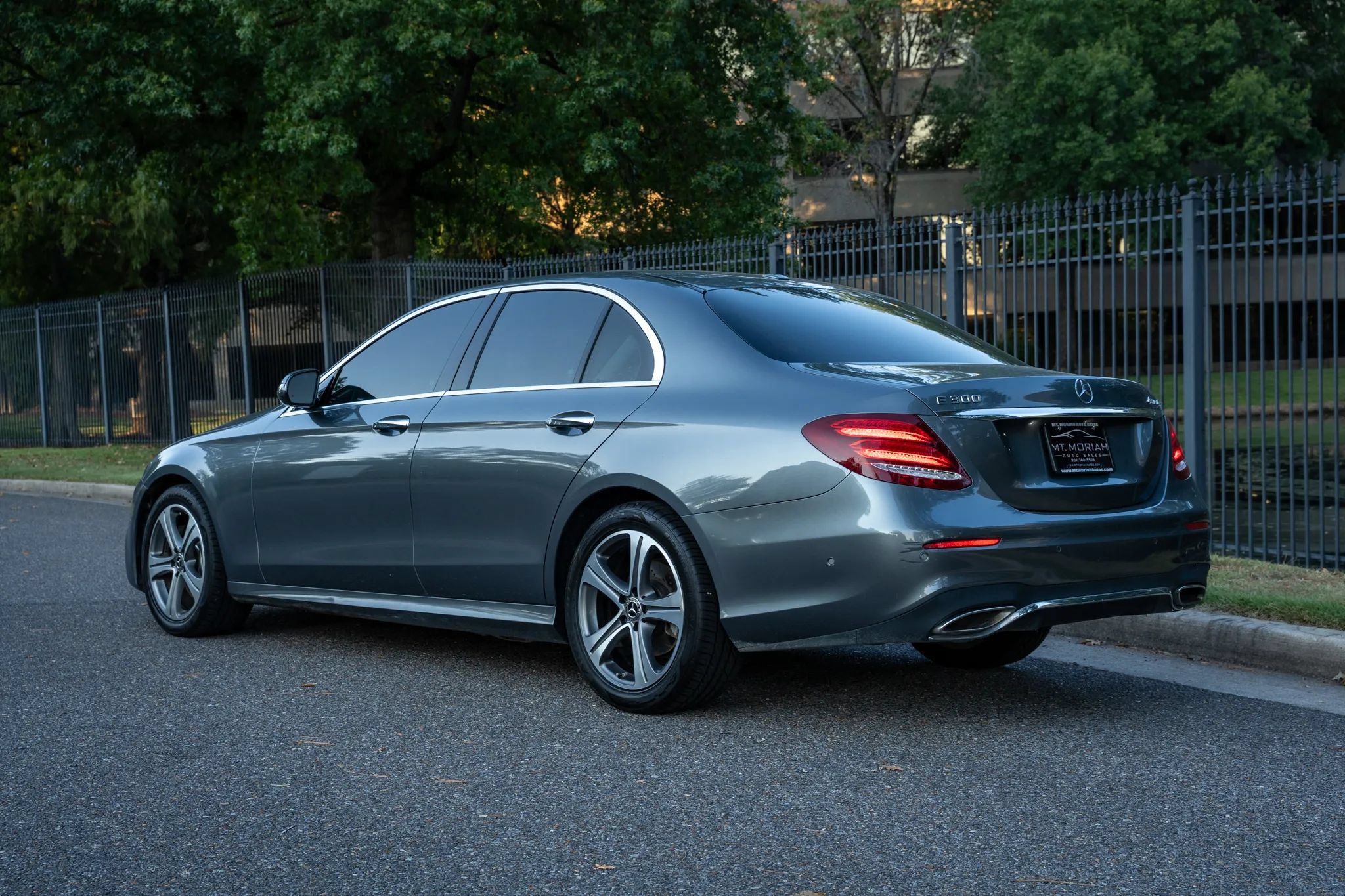 Used 2018 Mercedes-Benz E 300 4MATIC image 8