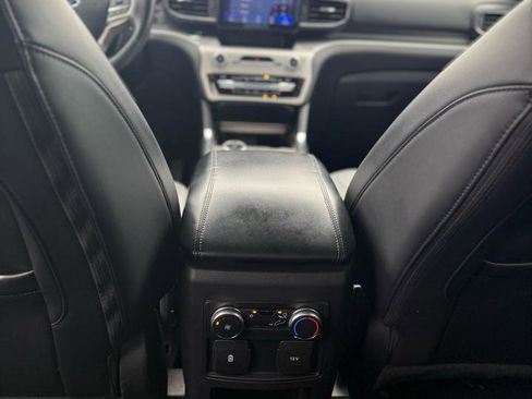 Used 2021 Ford Explorer XLT w/ Equipment Group 202A AWD/4WD image 17