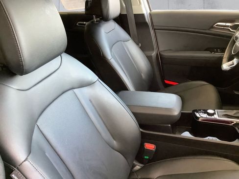 Used 2025 Kia Sportage EX FWD image 14