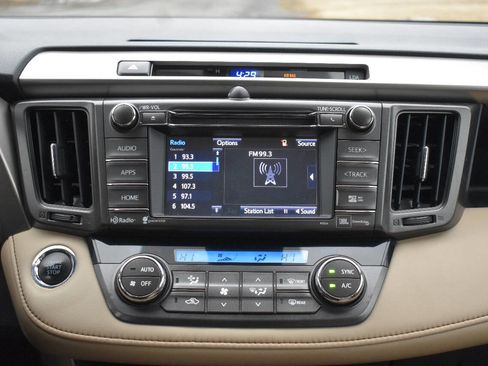 Used 2015 Toyota RAV4 Limited w/ Technology Package image 24