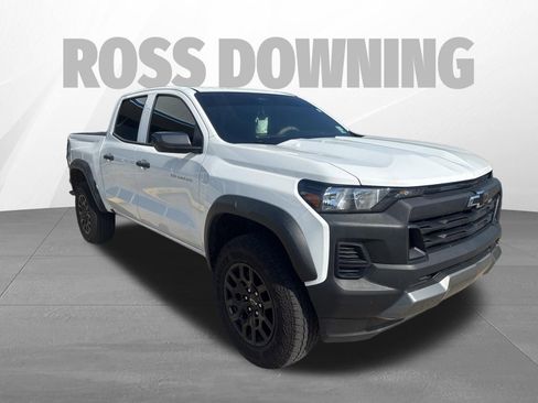 Used 2025 Chevrolet Colorado Trail Boss AWD/4WD image 3