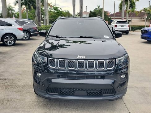 Used 2023 Jeep Compass Latitude AWD/4WD image 2