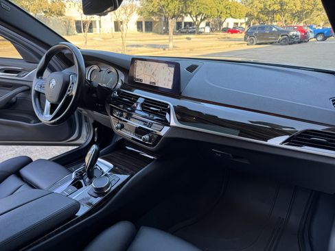 Used 2019 BMW 530i w/ Convenience Package image 26