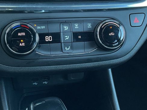 Used 2025 Buick Envista Preferred image 33