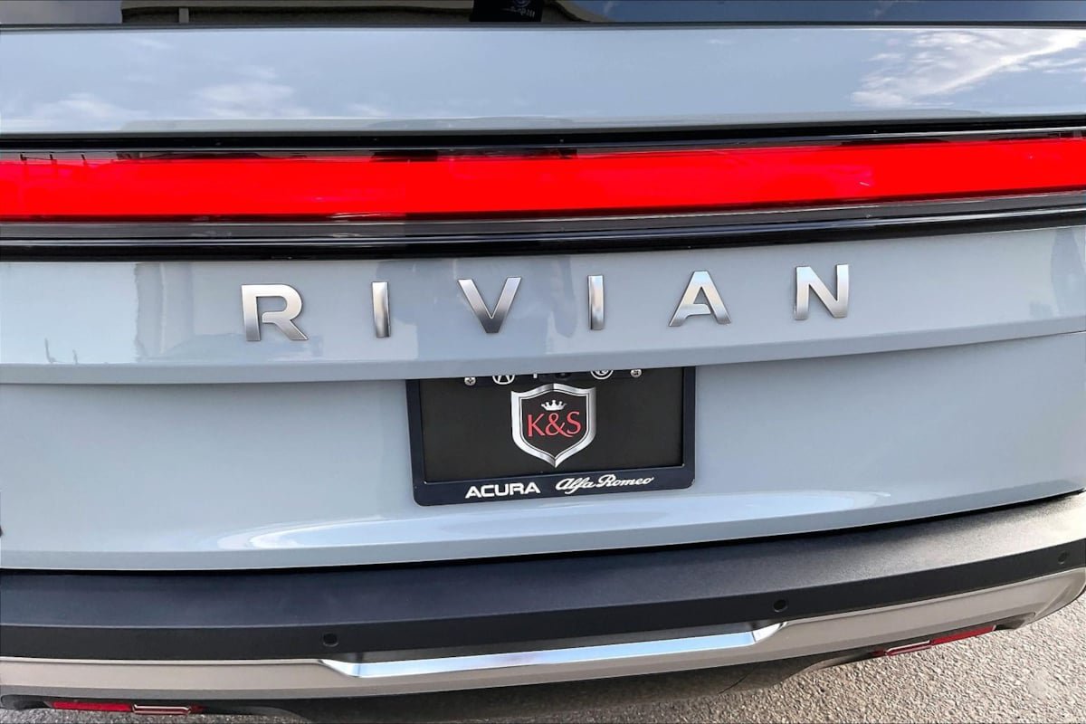 Used 2023 Rivian R1S Adventure Quad AWD/4WD image 8