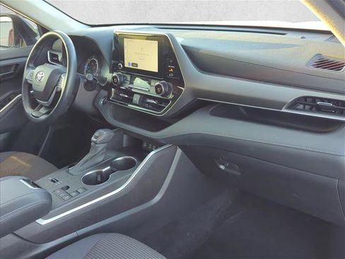 Used 2023 Toyota Highlander LE image 27