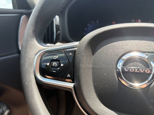 Used 2024 Volvo XC60 B5 Plus AWD/4WD image 29