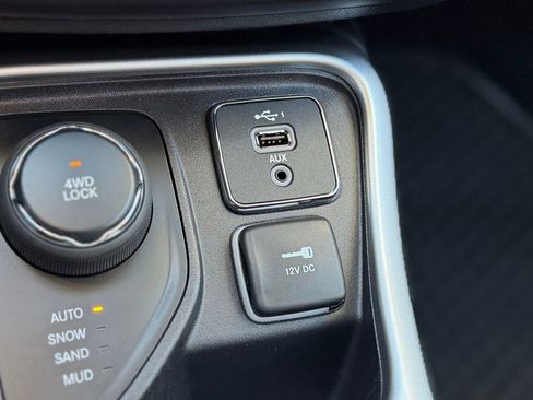 Used 2019 Jeep Compass Latitude w/ Popular Equipment Group image 18