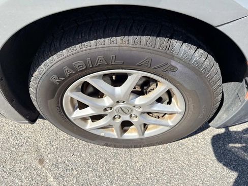 Used 2023 Chrysler Pacifica Touring-L image 10