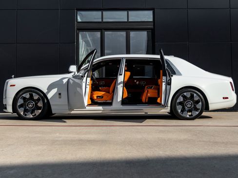 Used 2022 Rolls-Royce Phantom Extended Wheelbase image 11