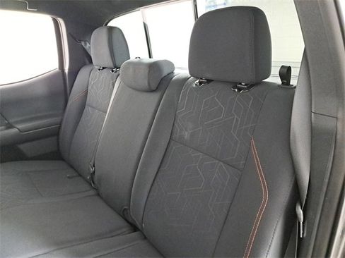 Used 2018 Toyota Tacoma TRD Off-Road image 13