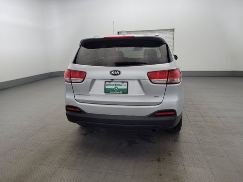 Used 2018 Kia Sorento LX image 7