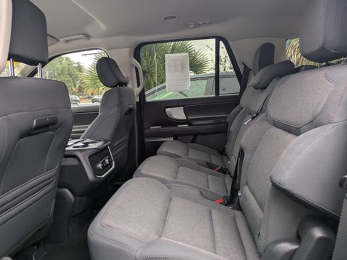 Certified 2025 Ford Expedition Active image 15