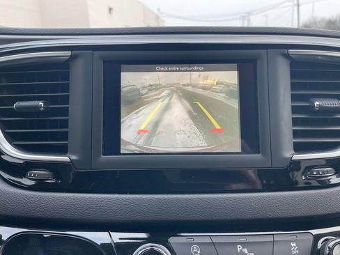 Used 2020 Chrysler Pacifica Touring w/ Cold Weather Group image 12