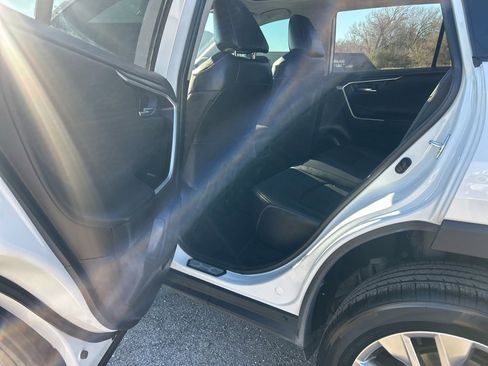 Used 2022 Toyota RAV4 Limited image 28